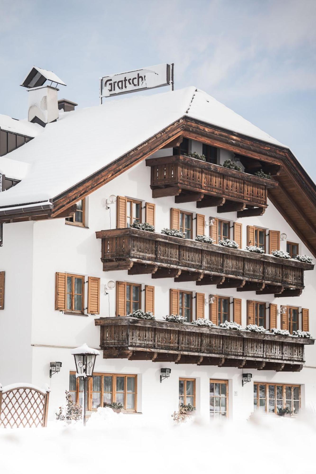 Hotel Gratschwirt Dobbiaco Exterior photo